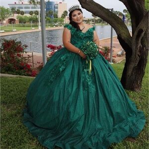 Hunter Green Quincenera Dress 3xl (adjustable back)